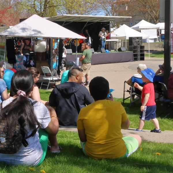 can i rent additional amenities such as sinks or hand sanitizing stations with the event portable restrooms